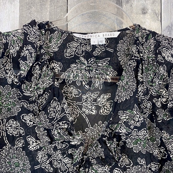 Veronica Beard Silk Ruffle Sleeve Floral Blouse in Black Green Multi Size Small. - Picture 4 of 12